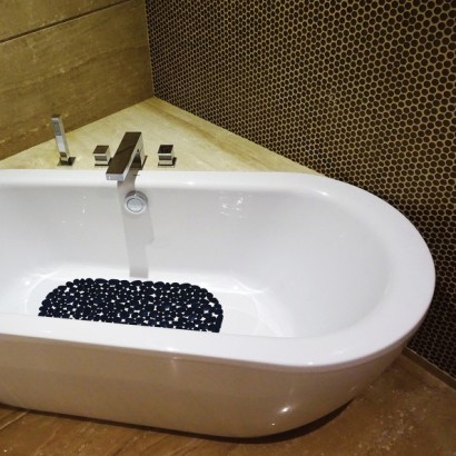 Alfombra de baño de pvc con guijarros 68x35cm negro
